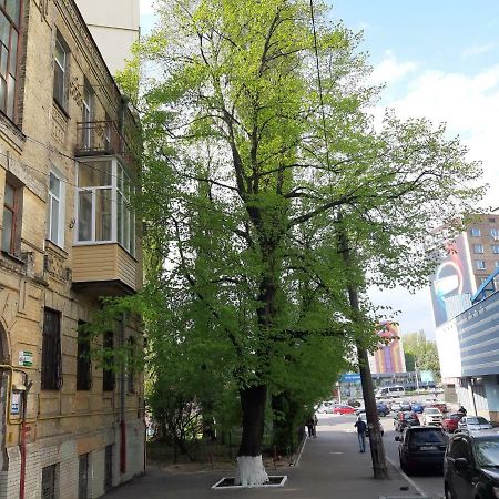 1 Stop From Railway Station Apartman Kijev Kültér fotó